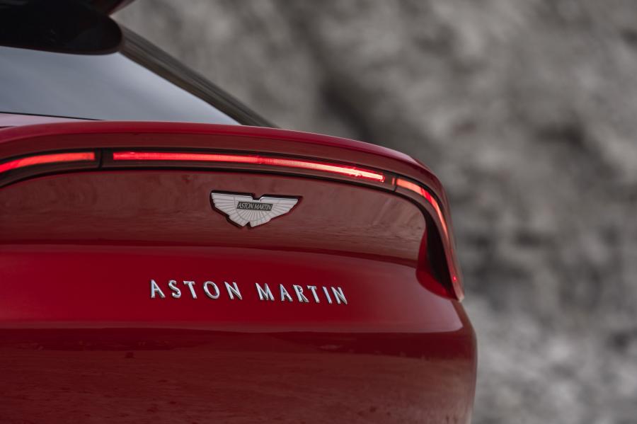 Логотип Aston Martin DBX 2020 года  (WW) (фото 18 из 40)